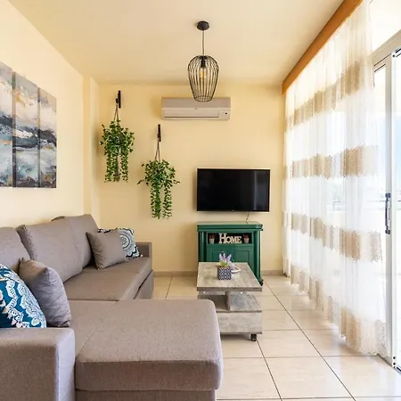 Blue Time 2-Bedroom Apartment In Larnaca Exterior photo
