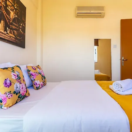 Blue Time 2-Bedroom Apartment In Larnaca Exterior photo