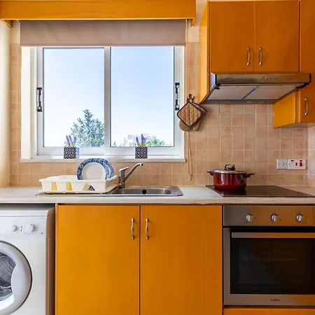 Blue Time 2-Bedroom Apartment In Larnaca Exterior photo