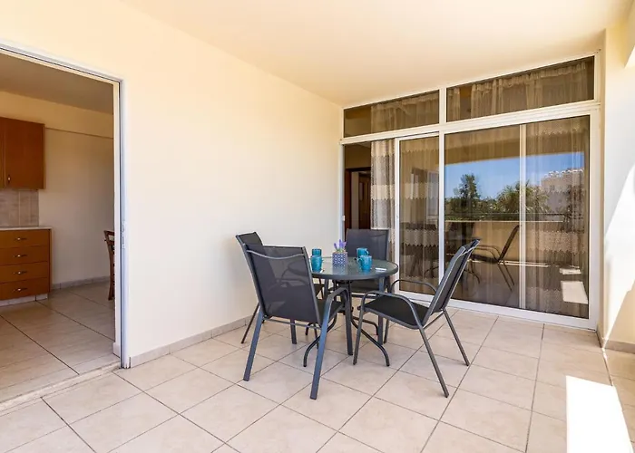 Blue Time 2-Bedroom Apartment In Larnaca