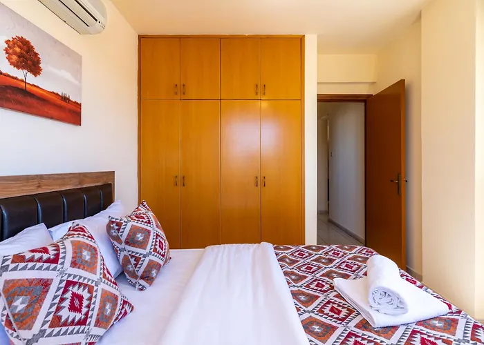 Blue Time 2-Bedroom Apartment In Larnaca